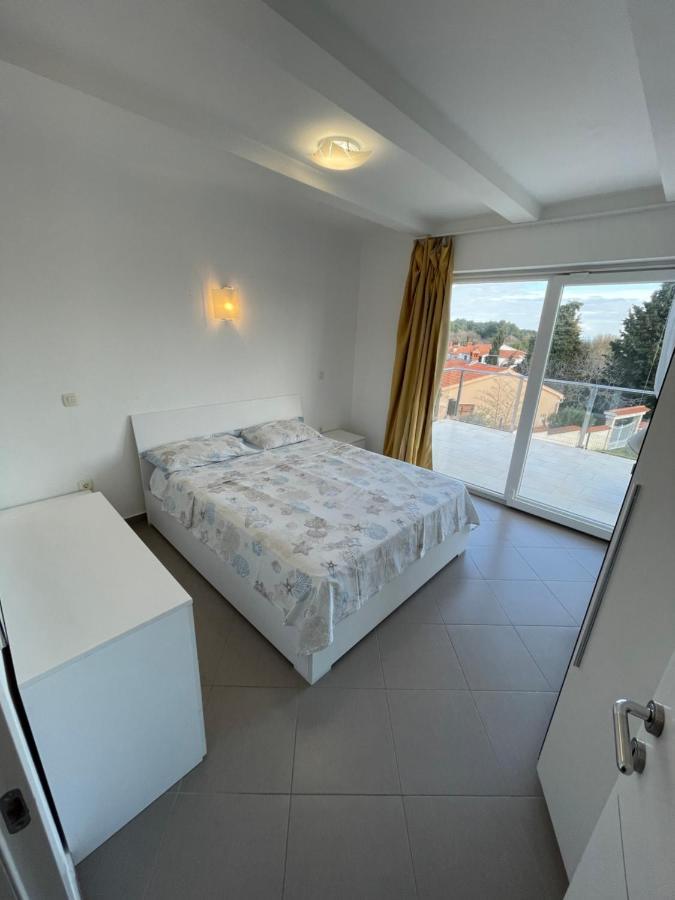 Villa Lina Premantura Buitenkant foto